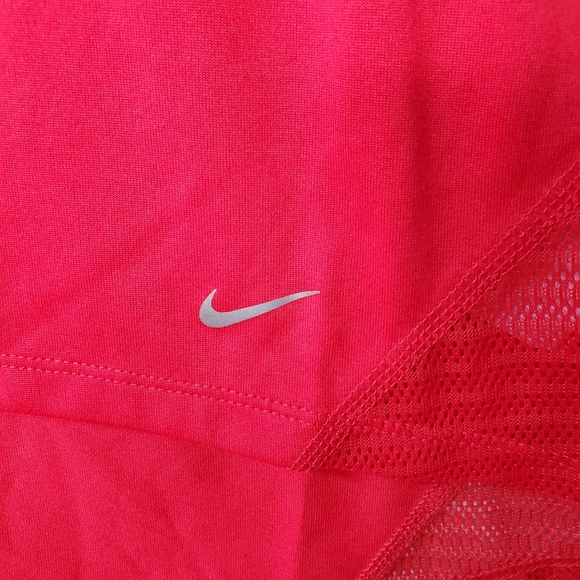 NIKE Dri-Fit Workout T with Mesh Paneling in Melon Red. - Picture 5 of 8
